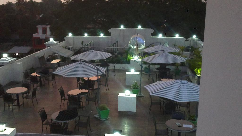 Hotel Sea Palace Kollam Dış mekan fotoğraf
