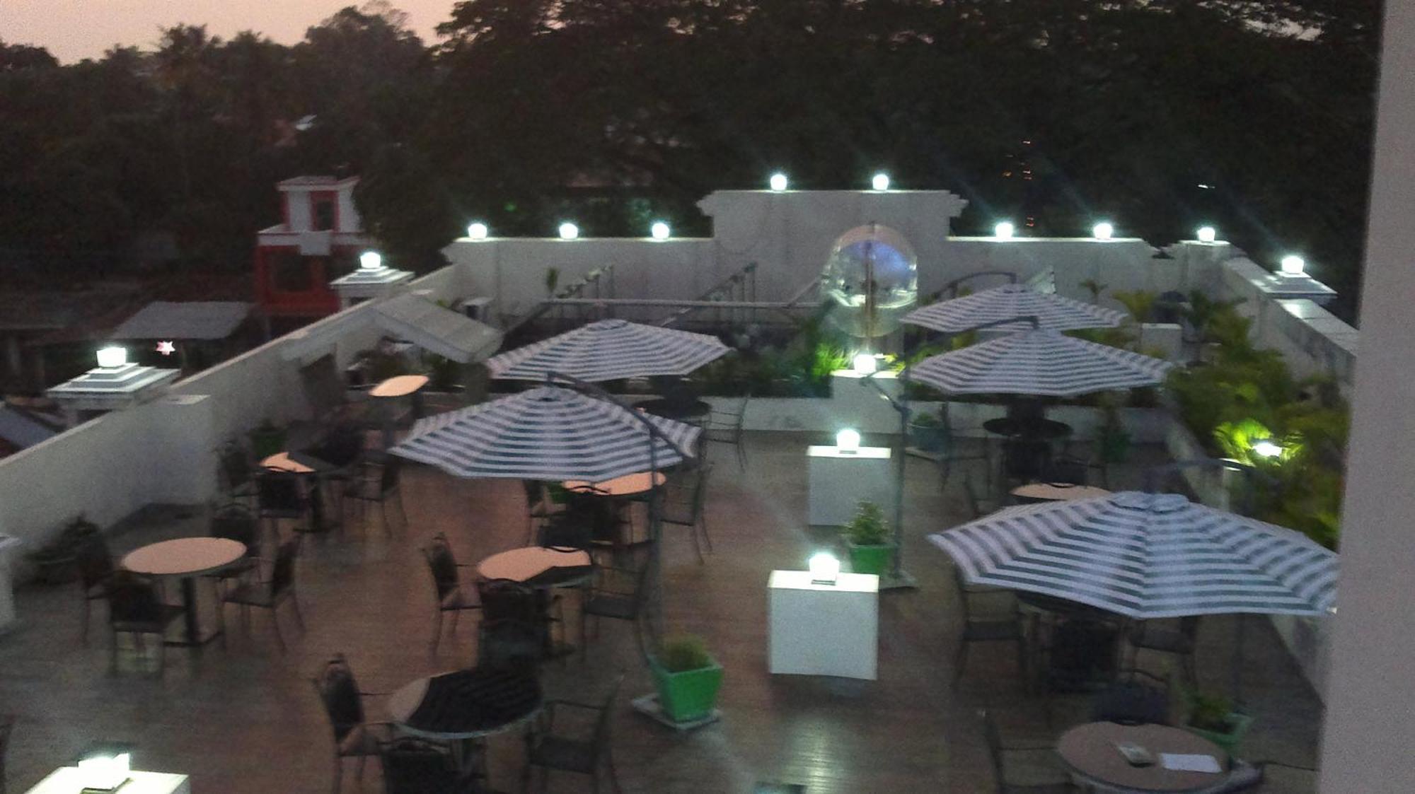Hotel Sea Palace Kollam Dış mekan fotoğraf