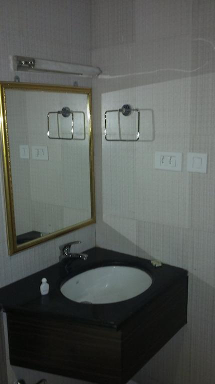 Hotel Sea Palace Kollam Oda fotoğraf