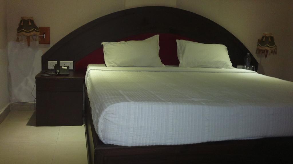 Hotel Sea Palace Kollam Oda fotoğraf