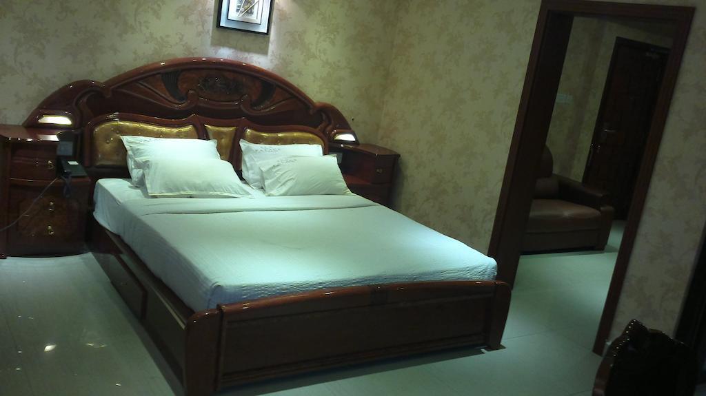 Hotel Sea Palace Kollam Oda fotoğraf