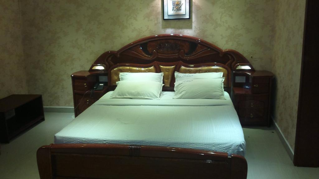 Hotel Sea Palace Kollam Oda fotoğraf