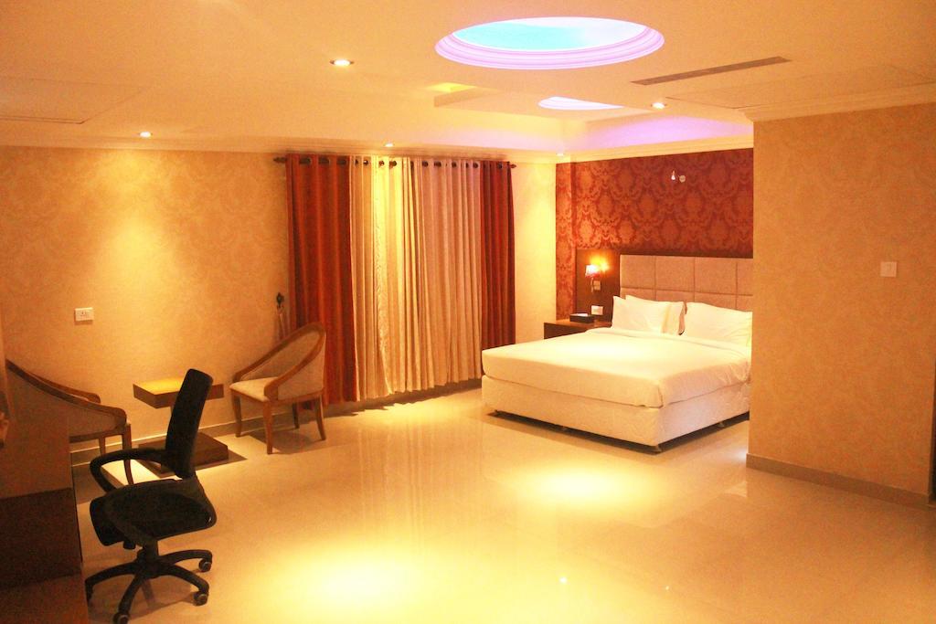Hotel Sea Palace Kollam Oda fotoğraf